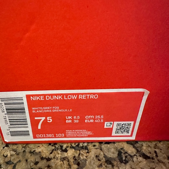 Nike dunks low…grey fog…run big - Picture 3 of 4